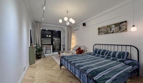 Apartment with Garden View