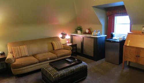 Deluxe King Suite