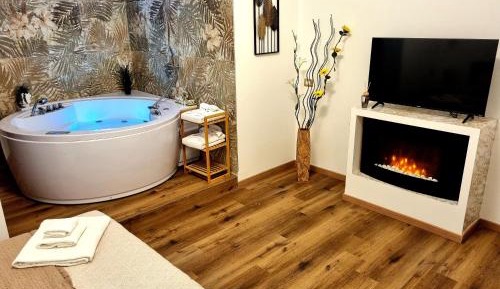 Deluxe Suite with Spa Bath