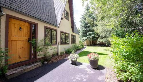 One-Bedroom Holiday Home