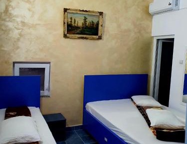 Deluxe Room (2 Adults + 1 Child)