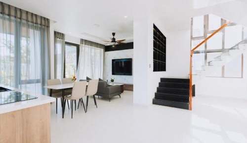 King Suite with Pool View