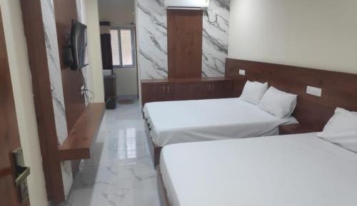 Deluxe Queen Suite