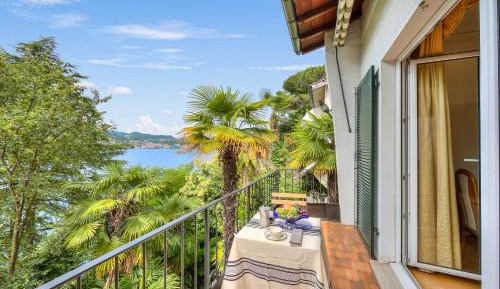 Apartment with Lake View
