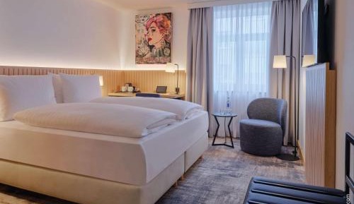 Standard Queen Room