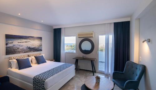Double or Twin Room with Sea View