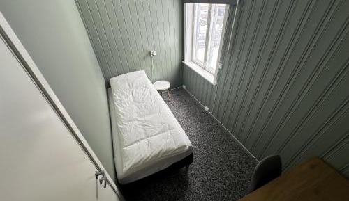 Single Room with Shared Bathroom