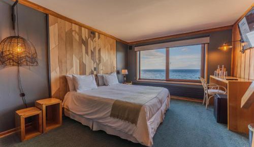 Family Room with Lake View