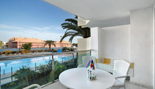 Superior One-Bedroom Apartment with Balcony