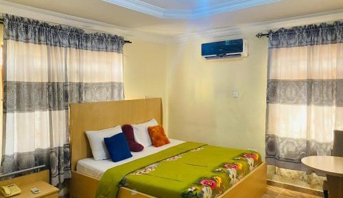 Deluxe Double Room (2 Adults + 1 Child)