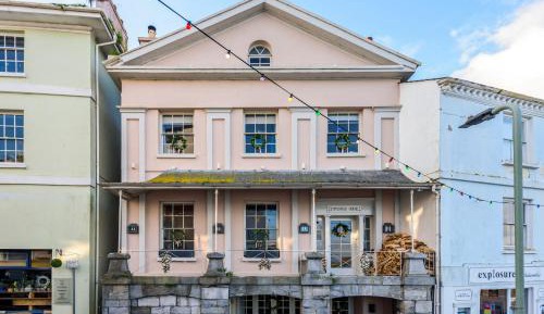 Seven-Bedroom House