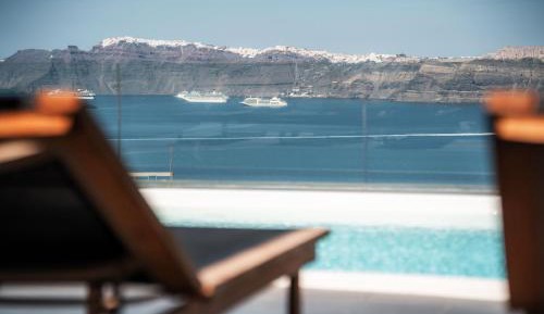 Villa with Private Hot Tub and Pool