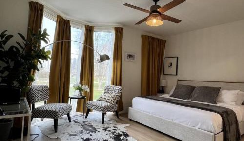 Cozy 2 Bedroom with Parking