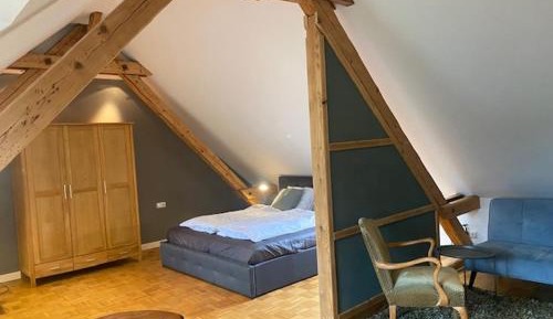 Deluxe Studio