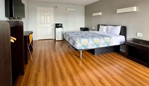 Queen Room - Disability Access - Non-Smoking