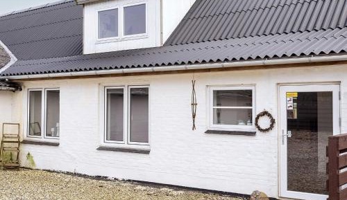 One-Bedroom Holiday Home