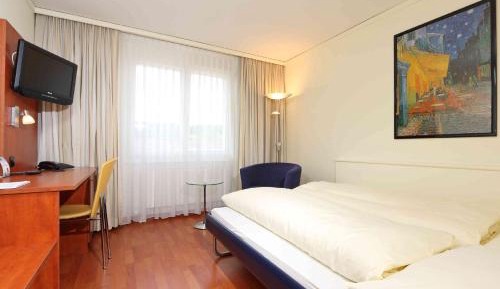 Standard Queen Room