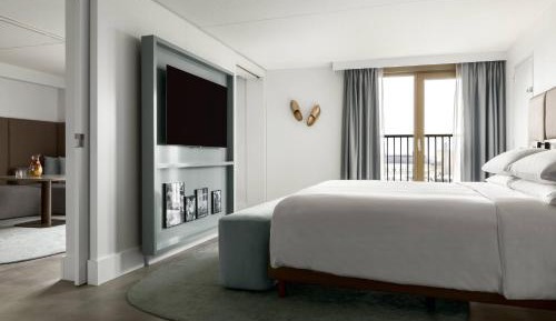 Executive Suite with M Club Lounge Access