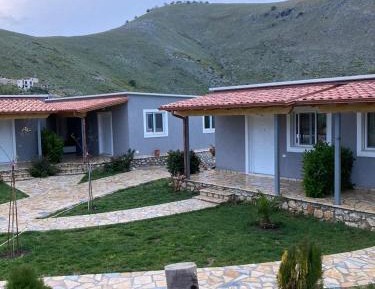 Apartment with Mountain View