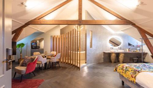 Deluxe King Suite