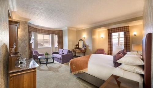 Deluxe King Guest Room