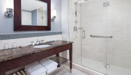Guest room, 1 King, City view