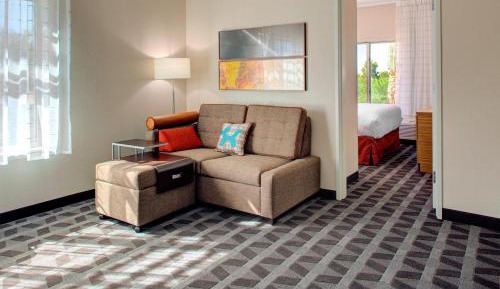 Deluxe Queen Suite
