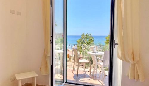Quadruple Room with Sea View