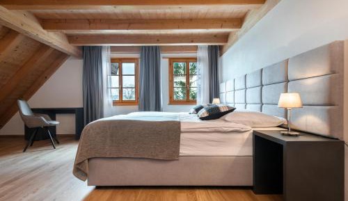 Twin Room in Attic Apartment with Shared Bathroom and Living Area for Common Use