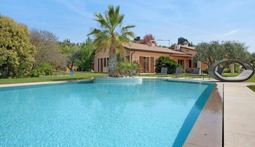 Villa with Garden View