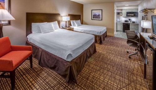 Family Queen Suite with Two Queen and One Sofa Bed - Full Kitchen/Walk-In Closet