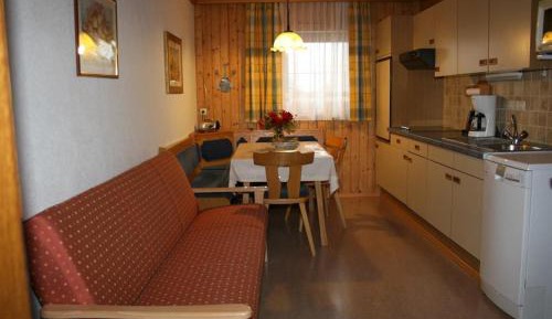 Three-Bedroom Apartment with Shower