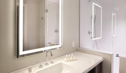 King Room - Hearing Accessible - Non-Smoking