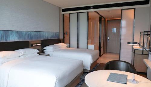 Deluxe Double Room with Two Double Beds and Garden View