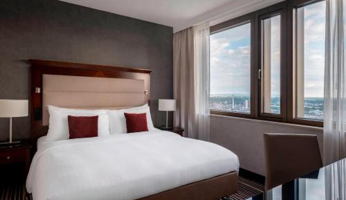 Junior Club Suite, M Club lounge access, 1 Bedroom Junior Suite, 1 King, High floor