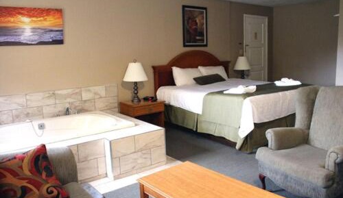 Deluxe Suite with Spa Bath