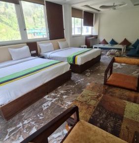 Deluxe Family Room