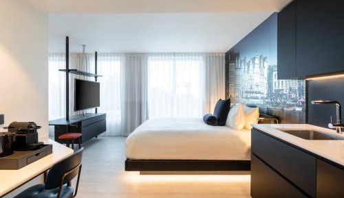 Deluxe King Studio with Sofa Bed