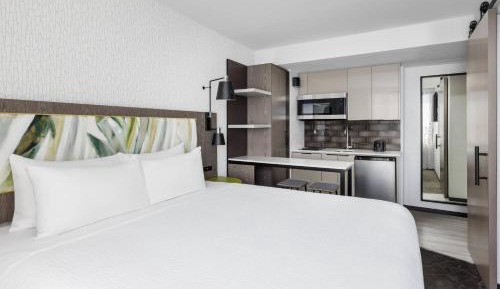 Studio with Full Kitchenette,  1 King