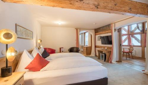 Junior Suite with Lake View