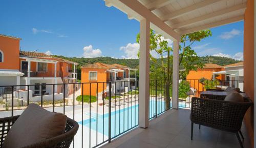 Superior Double Room with Pool View 