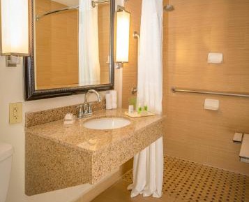 Queen Room Mobility Accessible Tub - Non-Smoking