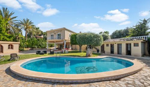 Villa with Garden View