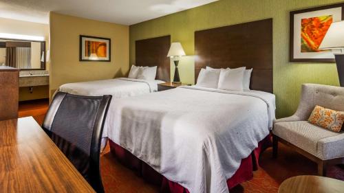Queen Room with Two Queen Beds 