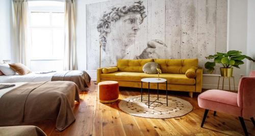 Premium Four-Bedroom Apartment with 2 Bathrooms and Living Room 