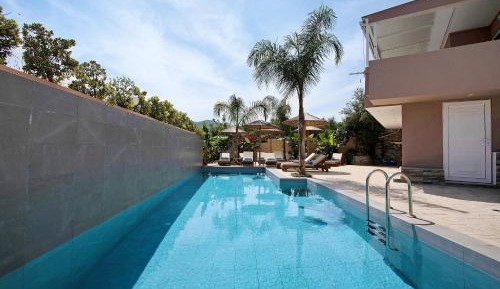 Superior One-Bedroom Apartment with Balcony