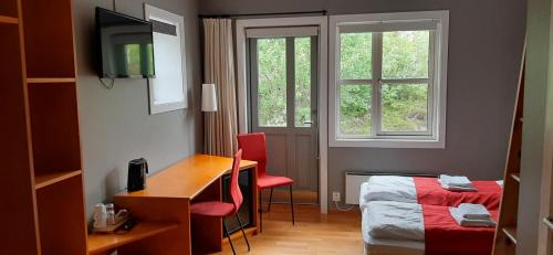 Family Room with Mountain View
