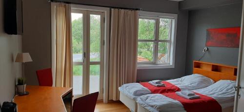 Family Room (2 Adults + 2 Children)