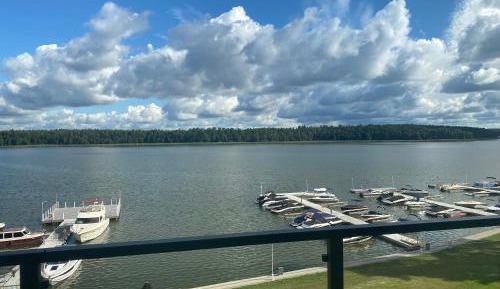 Apartment with Lake View