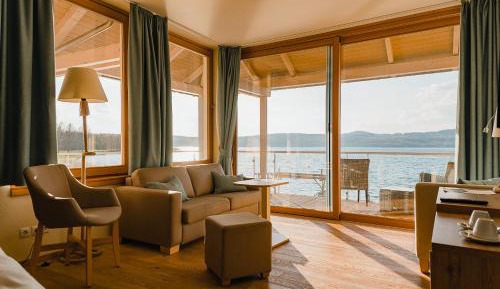 Large Double Room with Balcony and Lake View